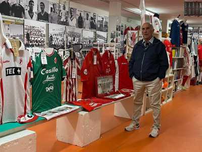 A venirci incontro � Vito Antonacci, che ci parla subito dell'origine del posto